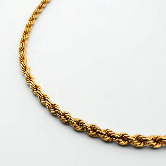Comprar collar de oro amarillo de 18kt con cadena de cordón salomónico. La cadena mide 60,5cm de largo y dispone de cierre tipo mosquetón. Joyería Ian'Or.

