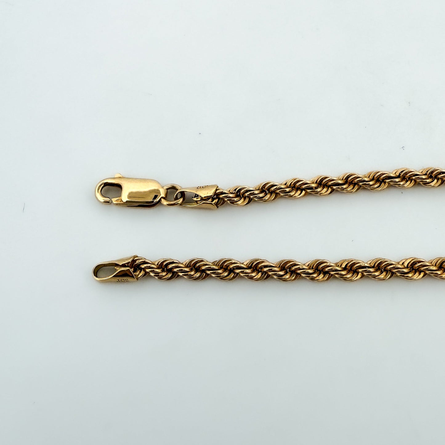 Comprar collar de oro amarillo de 18kt con cadena de cordón salomónico. La cadena mide 60,5cm de largo y dispone de cierre tipo mosquetón. Joyería Ian'Or.

