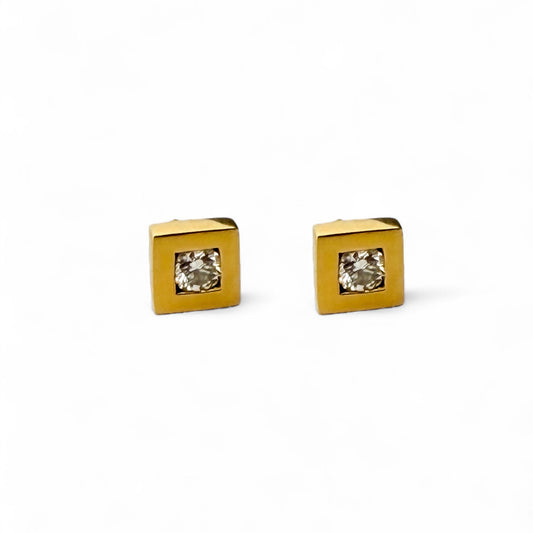 Comprar pendiente cuadrados realizados en oro amarillo de 18kt y un diamante talla brillante en cada pendiente. Pendientes oro 18kt. Envío gratis. Ian'Or.

