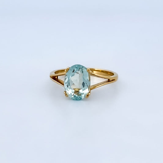 Comprar anillo realizado en oro amarillo de 18kt con agua marina talla oval engastada en 4 grapas. Anillos de segunda mano. Joyería Ian'Or. Envío GRATIS.


