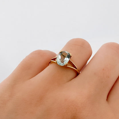 Comprar anillo realizado en oro amarillo de 18kt con agua marina talla oval engastada en 4 grapas. Anillos de segunda mano. Joyería Ian'Or. Envío GRATIS.

