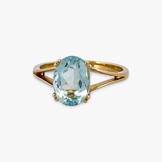 Comprar anillo realizado en oro amarillo de 18kt con agua marina talla oval engastada en 4 grapas. Anillos de segunda mano. Joyería Ian'Or. Envío GRATIS.
