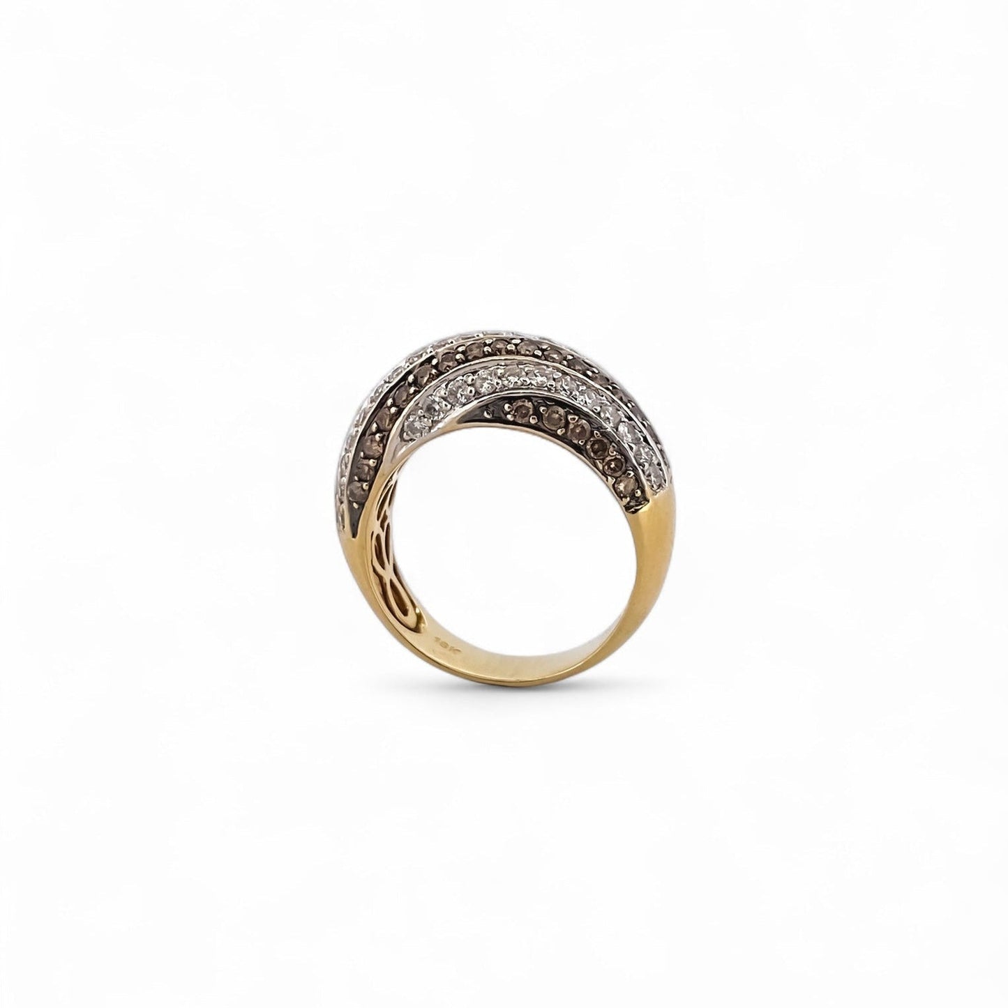 Comprar anillo realizado en oro amarillo de 18kt con diamantes talla brillante blancos y negros. Anillos de segunda mano. Joyería Ian'Or. Envío GRATIS.

