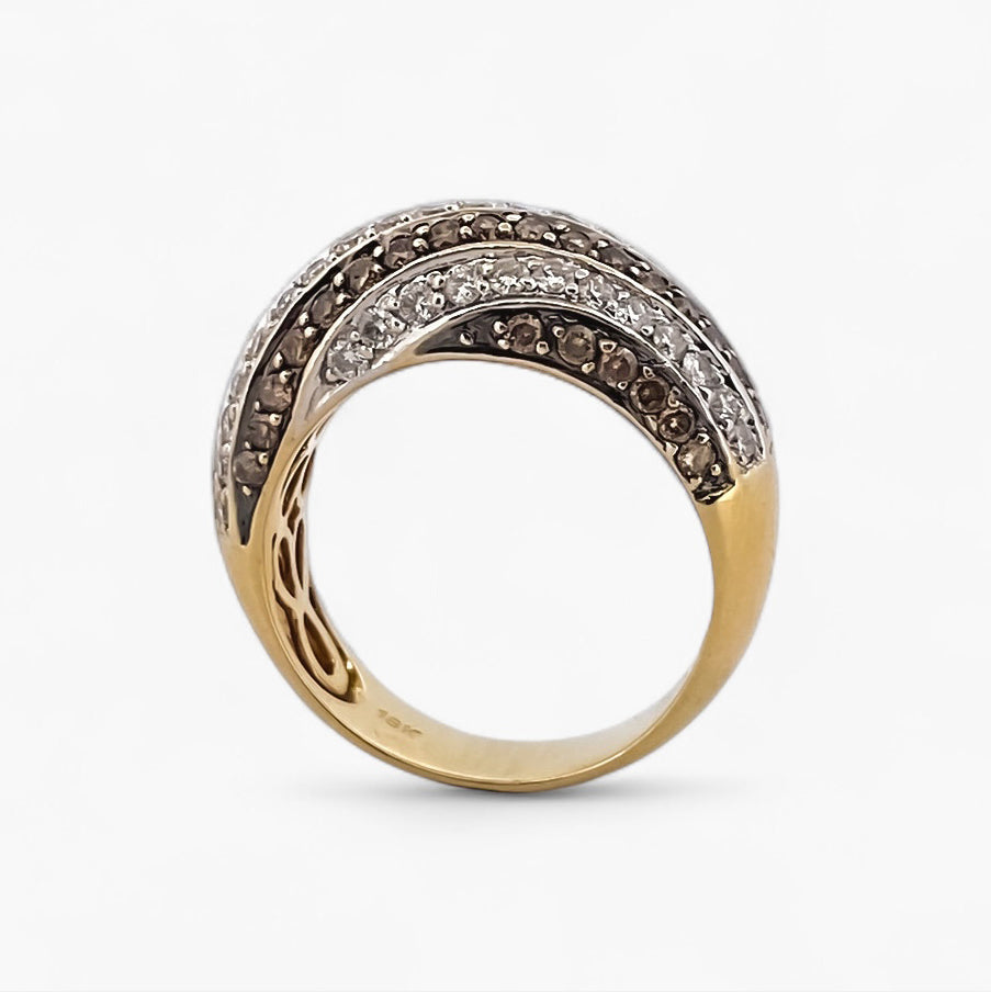 Comprar anillo realizado en oro amarillo de 18kt con diamantes talla brillante blancos y marrones. Anillos de segunda mano. Joyería Ian'Or. Envío GRATIS.