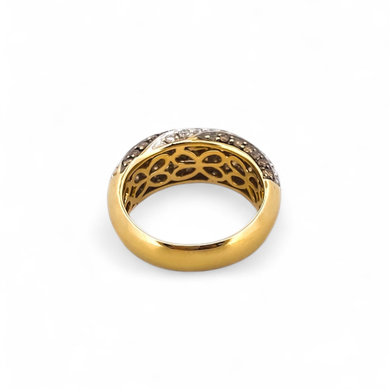 Comprar anillo realizado en oro amarillo de 18kt con diamantes talla brillante blancos y negros. Anillos de segunda mano. Joyería Ian'Or. Envío GRATIS.

