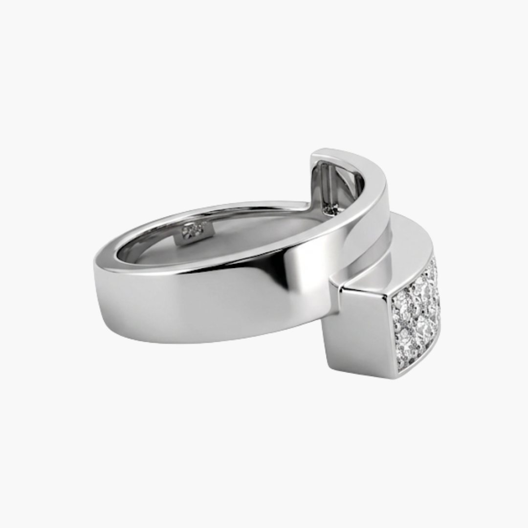 Comprar anillo realizado en oro blanco de 18kt con pavé de diamantes.Joyas de segunda mano restauradas. Joyería Ian'Or. Envío gratis.
