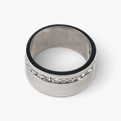 Comprar media alianza ancha realizada en oro blanco 18kt con carril de 14 brillantes.Joyas acondicionadas. Envío GRATIS. Anillos de compromiso baratos. Ian'Or
