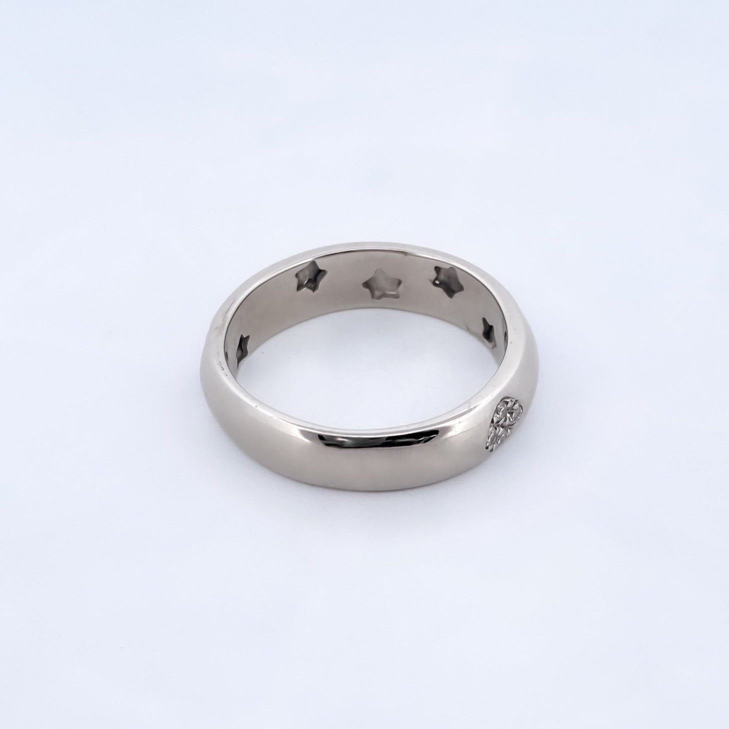 Comprar anillo realizado en oro blanco de 18kt con 20 diamantes talla brillante. Anillos de segunda mano. Joyería Ian'Or. Envío GRATIS. Ian'Or.
