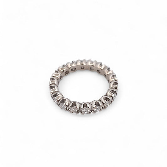 Comprar alianza entera realizada en oro blanco de 18kt con carril de diamantes talla brillante. Anillos de segunda mano. Joyería Ian'Or. Envío GRATIS. Ian'Or.
