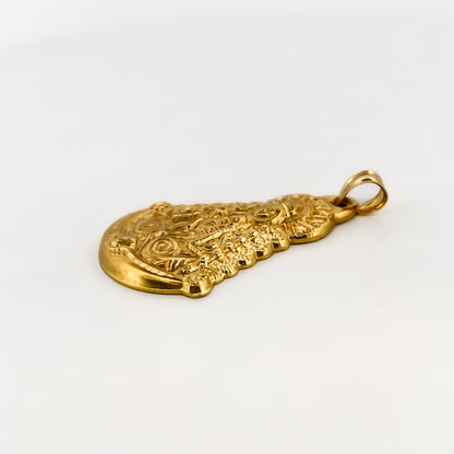 Comprar colgante con silueta de la Virgen del Rocío en oro amarillo de 18kt. El colgante mide 45mm de alto y 27mm de ancho. Joyas acondicionadas. Joyería Ian'Or