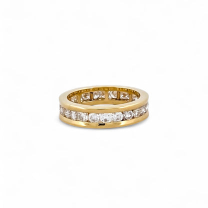 Comprar alianza entera realizada en oro amarillo de 18kt con carril de diamantes talla brillante. Anillos de segunda mano. Joyería Ian'Or. Envío GRATIS.
