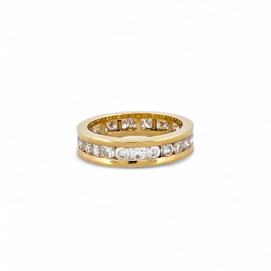 Comprar alianza entera realizada en oro amarillo de 18kt con carril de diamantes talla brillante. Anillos de segunda mano. Joyería Ian'Or. Envío GRATIS.
