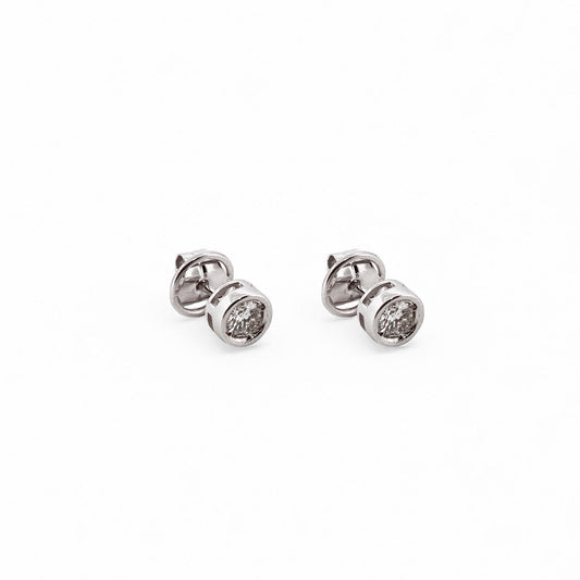 Comprar pendiente tipo dormilonas realizados en oro blanco de 18kt y diamante talla brillante en cada pendiente. Envío GRATIS. Joyería Ian'Or.