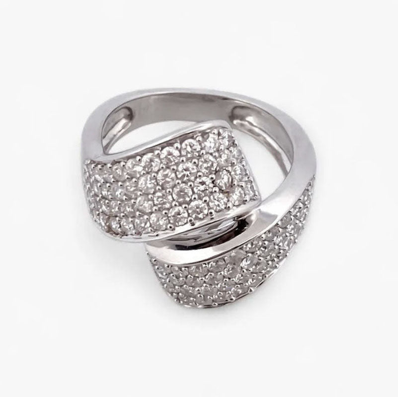 Comprar sortija de oro blanco de 18kt con pavé de diamantes talla brillante. Joyería compro oro en Barcelona. Joyas con diamantes baratas. Joyería Ian'Or.