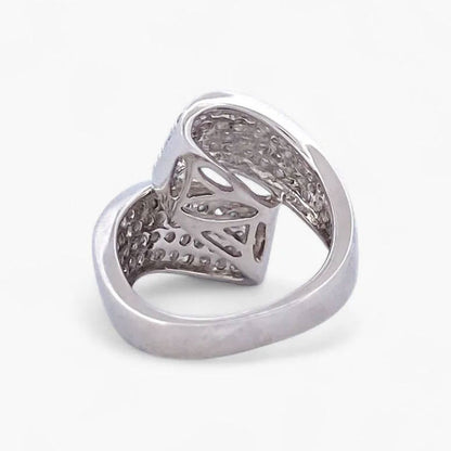 Comprar sortija de oro blanco de 18kt con pavé de diamantes talla brillante. Joyería compro oro en Barcelona. Joyas con diamantes baratas. Joyería Ian'Or.