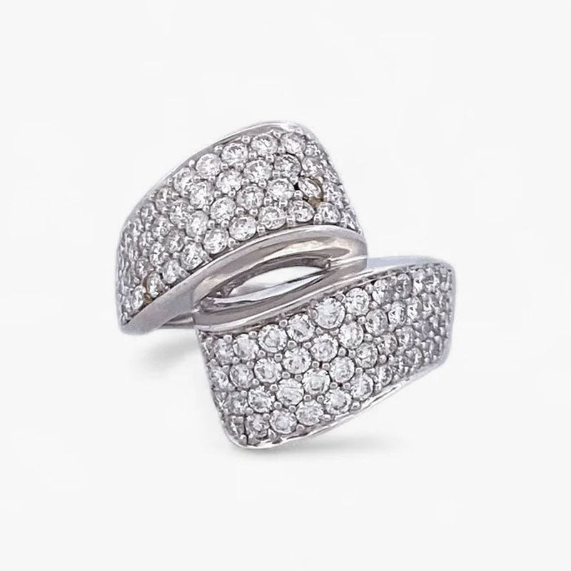 Comprar sortija de oro blanco de 18kt con pavé de diamantes talla brillante. Joyería compro oro en Barcelona. Joyas con diamantes baratas. Joyería Ian'Or.