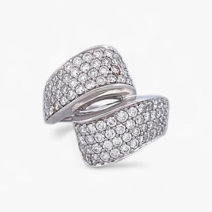 Comprar sortija de oro blanco de 18kt con pavé de diamantes talla brillante. Joyería compro oro en Barcelona. Joyas con diamantes baratas. Joyería Ian'Or.