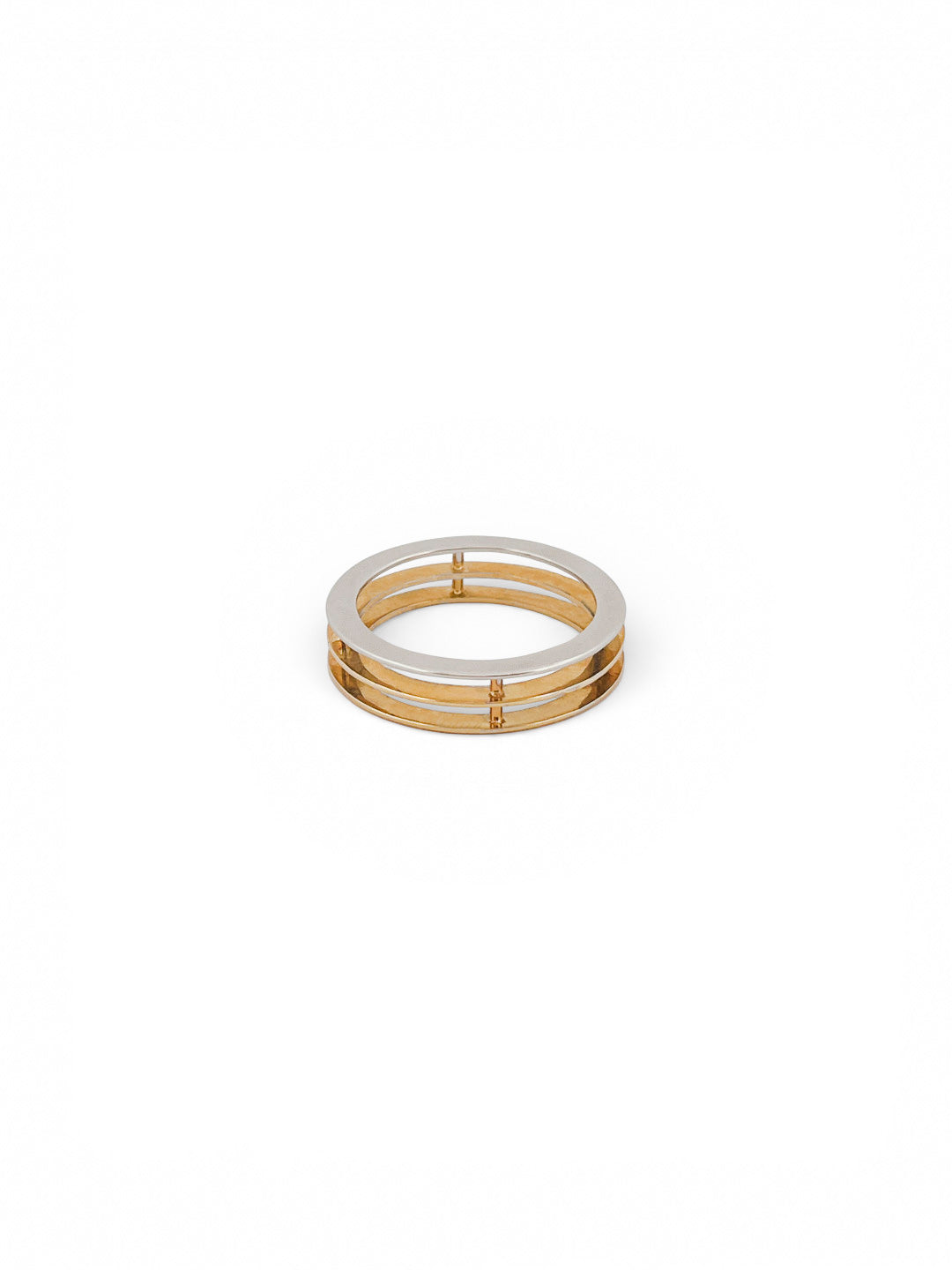 Comprar anillo de tres aros, dos de ellos realizado en oro amarillo de 18kt y el otro realizado en oro blanco. Joyeria Ian Or.