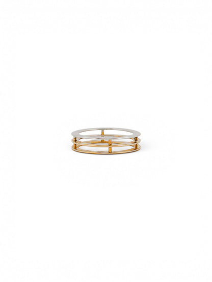 Comprar anillo de tres aros, dos de ellos realizado en oro amarillo de 18kt y el otro realizado en oro blanco. Joyeria Ian Or.