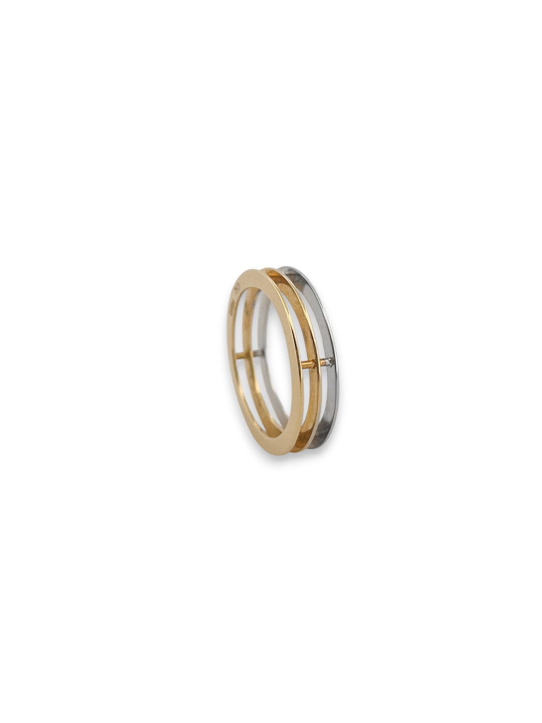 Comprar anillo de tres aros, dos de ellos realizado en oro amarillo de 18kt y el otro realizado en oro blanco. Joyeria Ian Or.