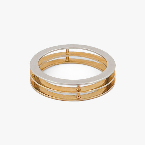 Comprar anillo de tres aros, dos de ellos realizado en oro amarillo de 18kt y el otro realizado en oro blanco. Joyeria Ian Or.