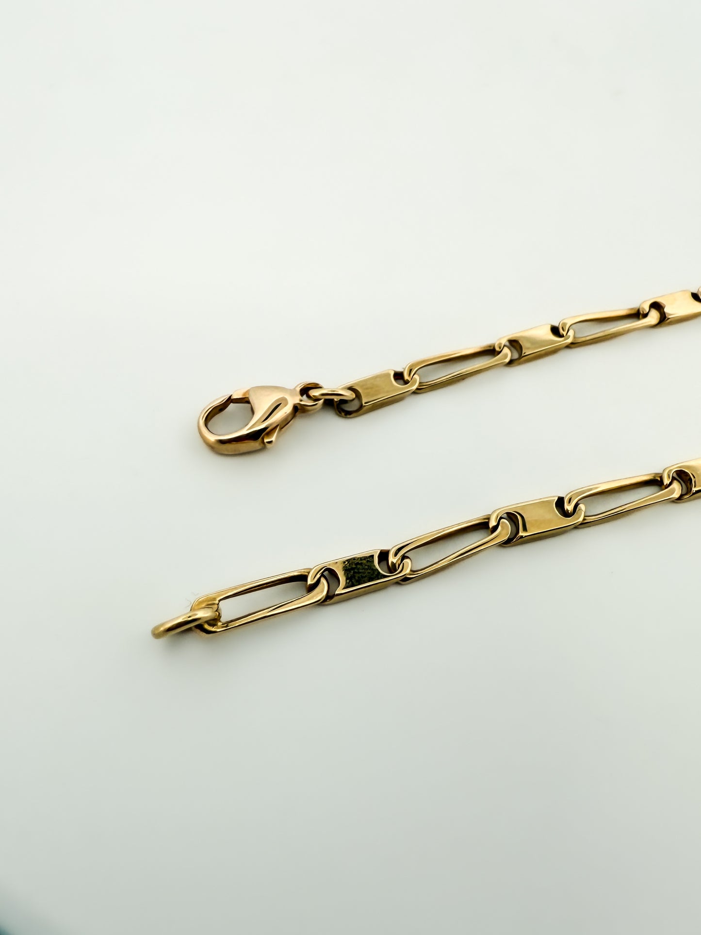 Comprar pulsera oro amarillo de 18kt y cierre tipo mosquetón. Compra de pulseras masculinas al mejor precio en Barcelona. Joyas de segunda mano. Joyería Ian'Or.