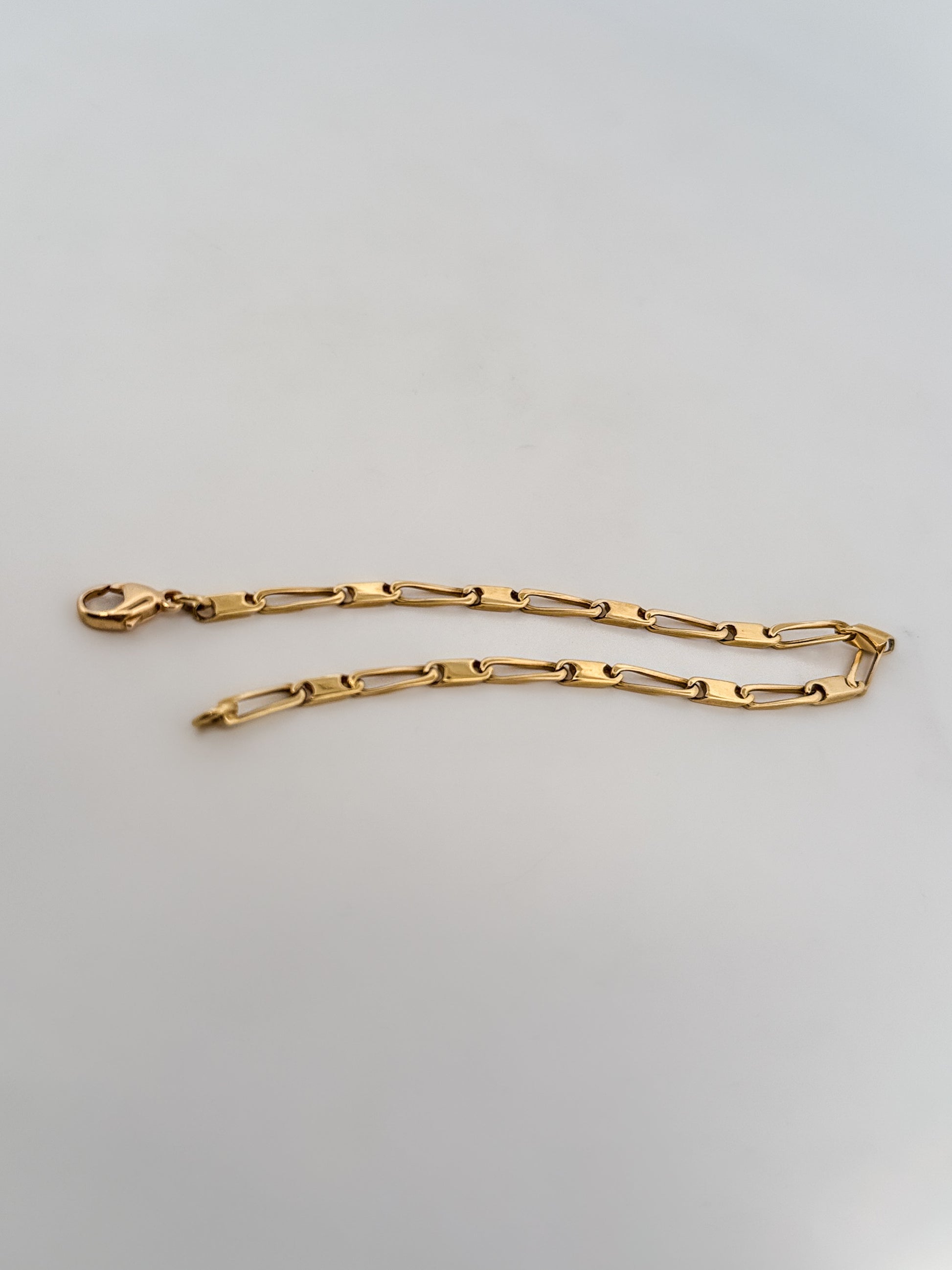 Comprar pulsera oro amarillo de 18kt y cierre tipo mosquetón. Compra de pulseras masculinas al mejor precio en Barcelona. Joyas de segunda mano. Joyería Ian'Or.