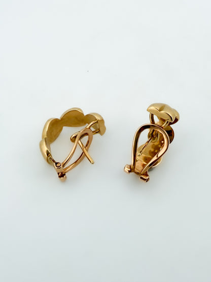 Comprar pendientes de corazones realizados en oro amarillo de 18kt y cierre tipo omega. Pendientes de oro de 18kt al mejor precio. Joyería Ian'Or. Envío GRATIS.

