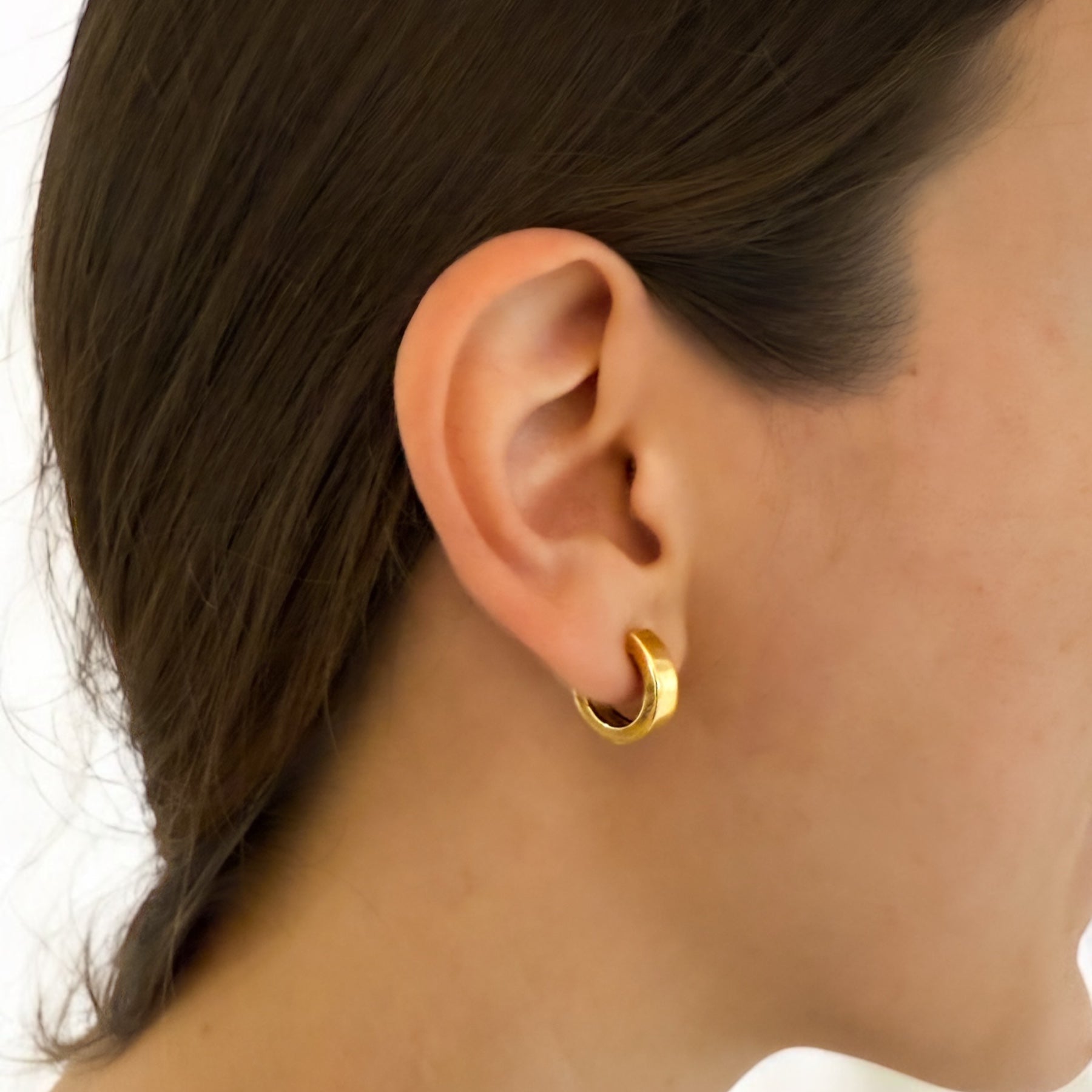 Comprar pendientes aro gruesos de oro amarillo de 18kt de 10mm de diámetro y 4,18mm de grosor. Pendientes cierre tipo criolla. Joyería Ian'Or. Envío gratis. 