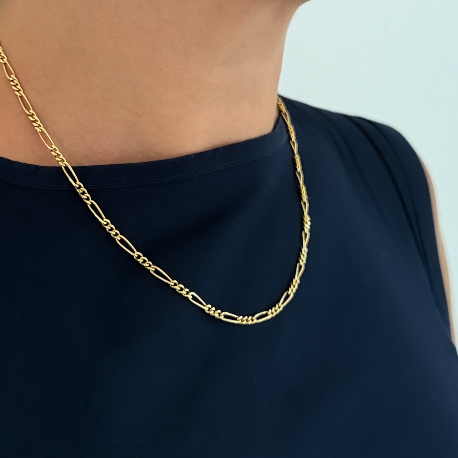 Comprar collar con cadena alterna barbada en oro amarillo de 18kt y cierre de cajón con un brazo de seguridad. Joya unisex. Envío GRATIS. Joyería Ian'Or.

