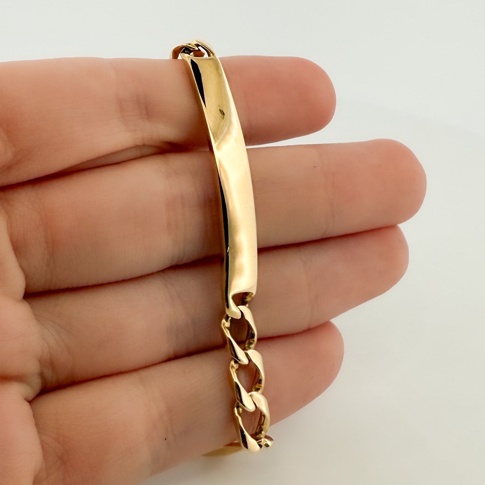 Pulsera no me olvides realizada oro amarillo de 18kt con cadena tipo cubana alterna 3x1 y una placa central. Pulseras de oro 18kt para hombre baratas
