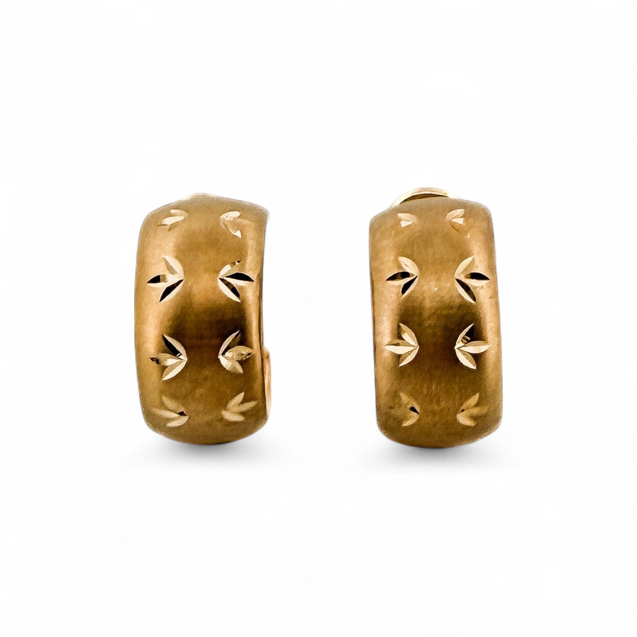 Pendientes aro gruesos realizados en oro amarillo de 18kt de 20 de diámetro y 9,82mm de grosor. Estos pendientes disponen de cierre tipo omega. Envío GRATIS.