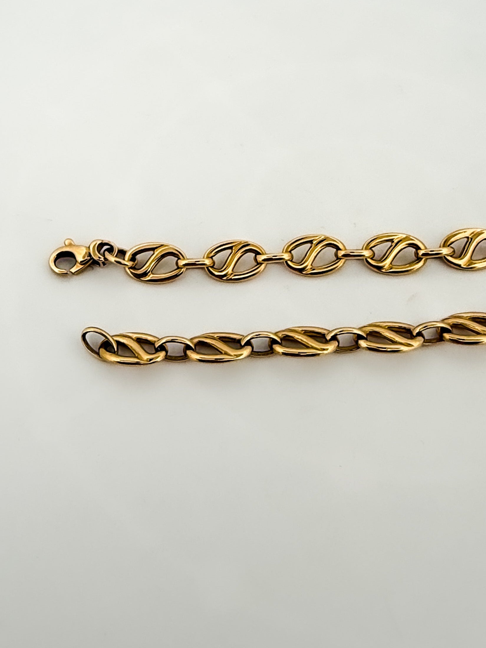 Pulsera oro amarillo de 18kt con cadena eslabones de 6mm y cierre tipo mosquetón. Pulseras de oro 18kt al mejor precio en Barcelona.