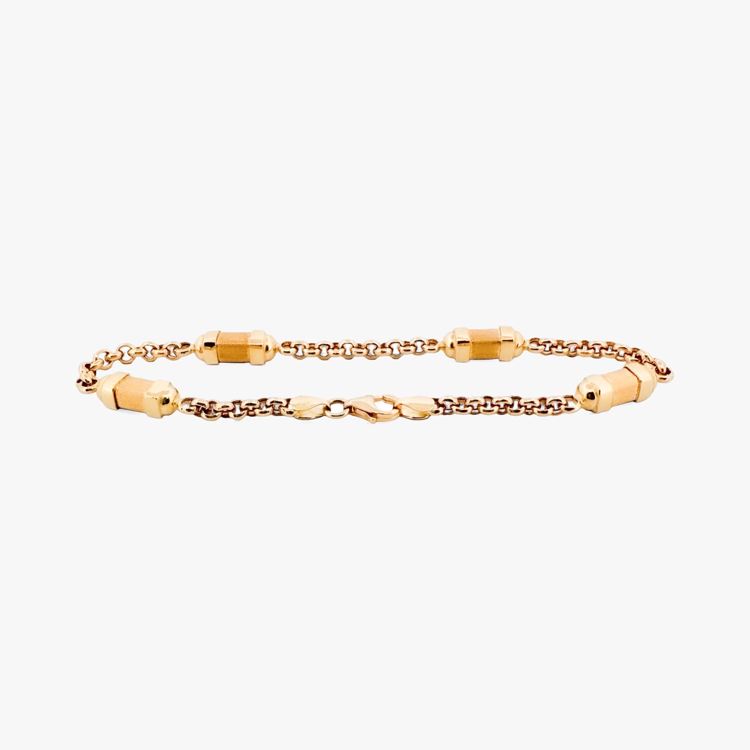 Pulsera oro amarillo de 18kt con cadena tipo rolo y 4 barriles alternos. La pulsera mide 20cm y 4,80mm de grosor. Pieza certificada y envío gratuito