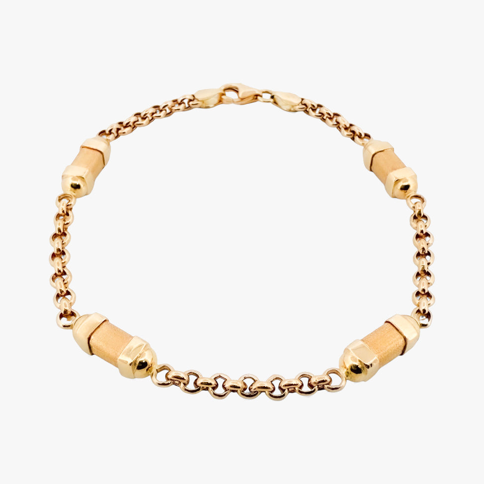 Pulsera oro amarillo de 18kt con cadena tipo rolo y 4 barriles alternos. La pulsera mide 20cm y 4,80mm de grosor. Pieza certificada y envío gratuito