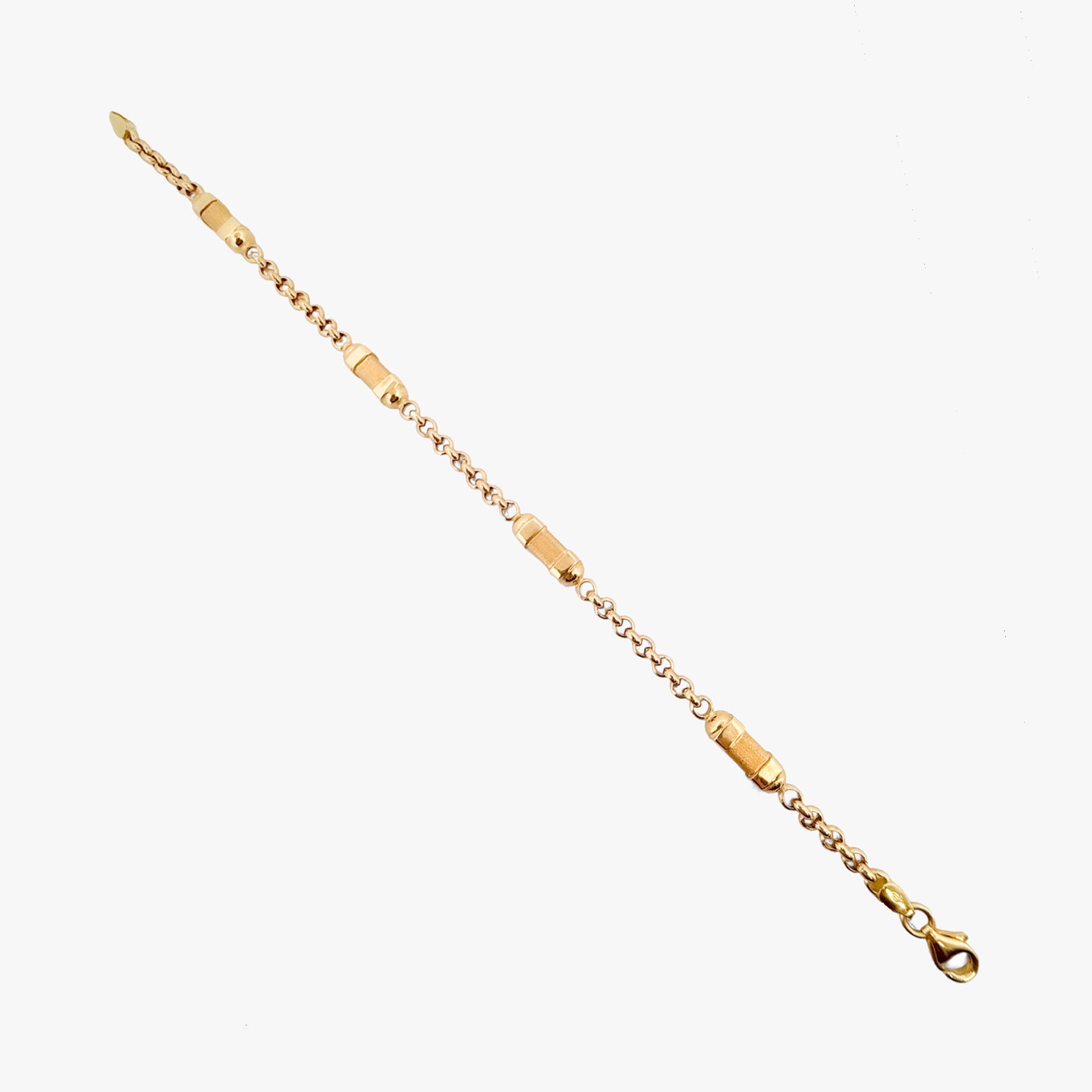 Pulsera oro amarillo de 18kt con cadena tipo rolo y 4 barriles alternos. La pulsera mide 20cm y 4,80mm de grosor. Pieza certificada y envío gratuito