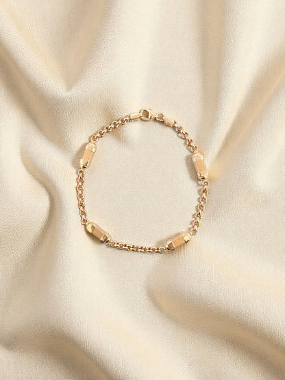 Pulsera oro amarillo de 18kt con cadena tipo rolo y 4 barriles alternos. La pulsera mide 20cm y 4,80mm de grosor. Dispone de cierre tipo mosquetón. Compra de pulseras de oro al mejor precio en Barcelona. 