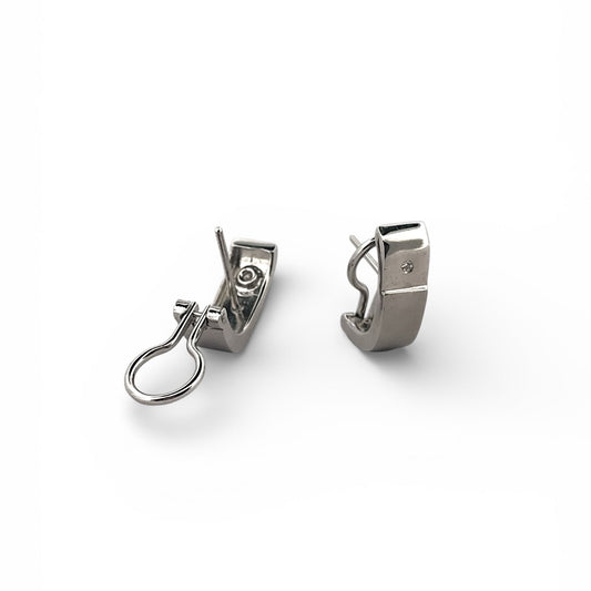 Comprar pendientes de oro blanco de 18kt con un diamante talla diamante en cada pendiente. Cierre tipo omega. Joyas de segunda mano. Joyas con diamantes baratas…