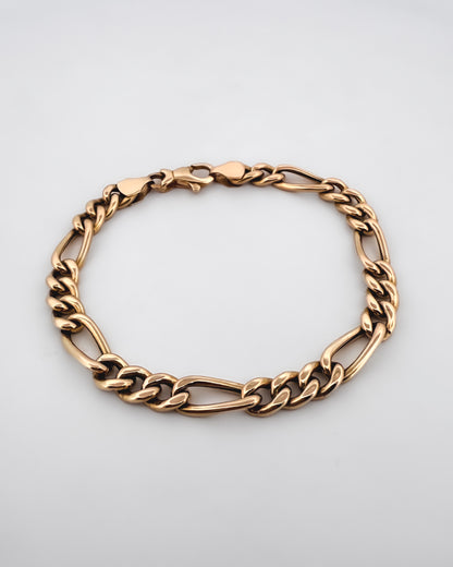 Pulsera oro amarillo de 18kt con cadena alterna tipo cartier. La cadena mide 19,5cm hace 11mm de grosor. Cierre tipo mosquetón.