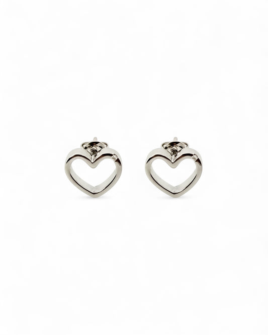 Comprar pendientes de oro blanco de 18kt con forma corazón con detalle de brillante, cierre presion. Joyas segunda mano. Envío gratis. Ian'Or.