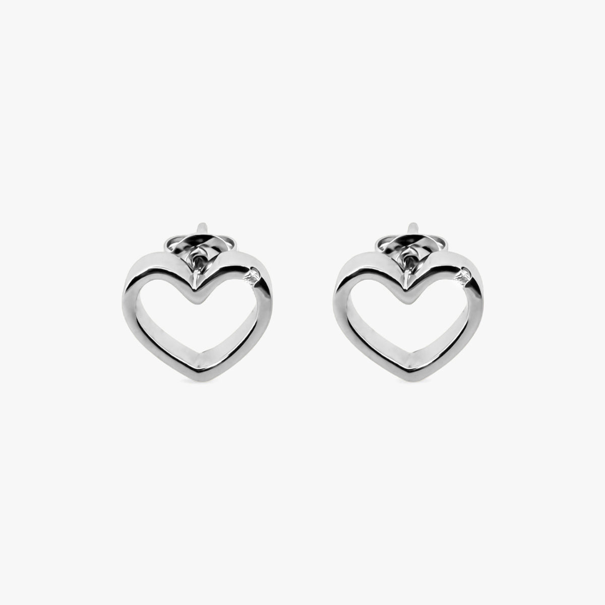 Comprar pendientes de oro blanco de 18kt con forma corazón con detalle de brillante, cierre presion. Joyas segunda mano. Envío gratis. Ian'Or.