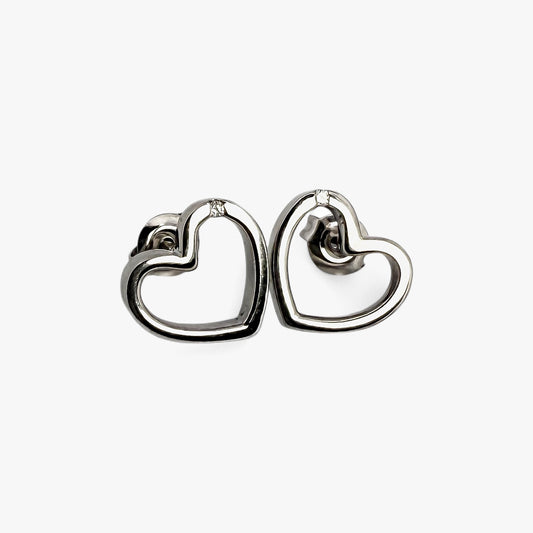 Comprar pendientes de oro blanco de 18kt con forma corazón con detalle de brillante, cierre presion. Joyas segunda mano. Envío gratis. Ian'Or.