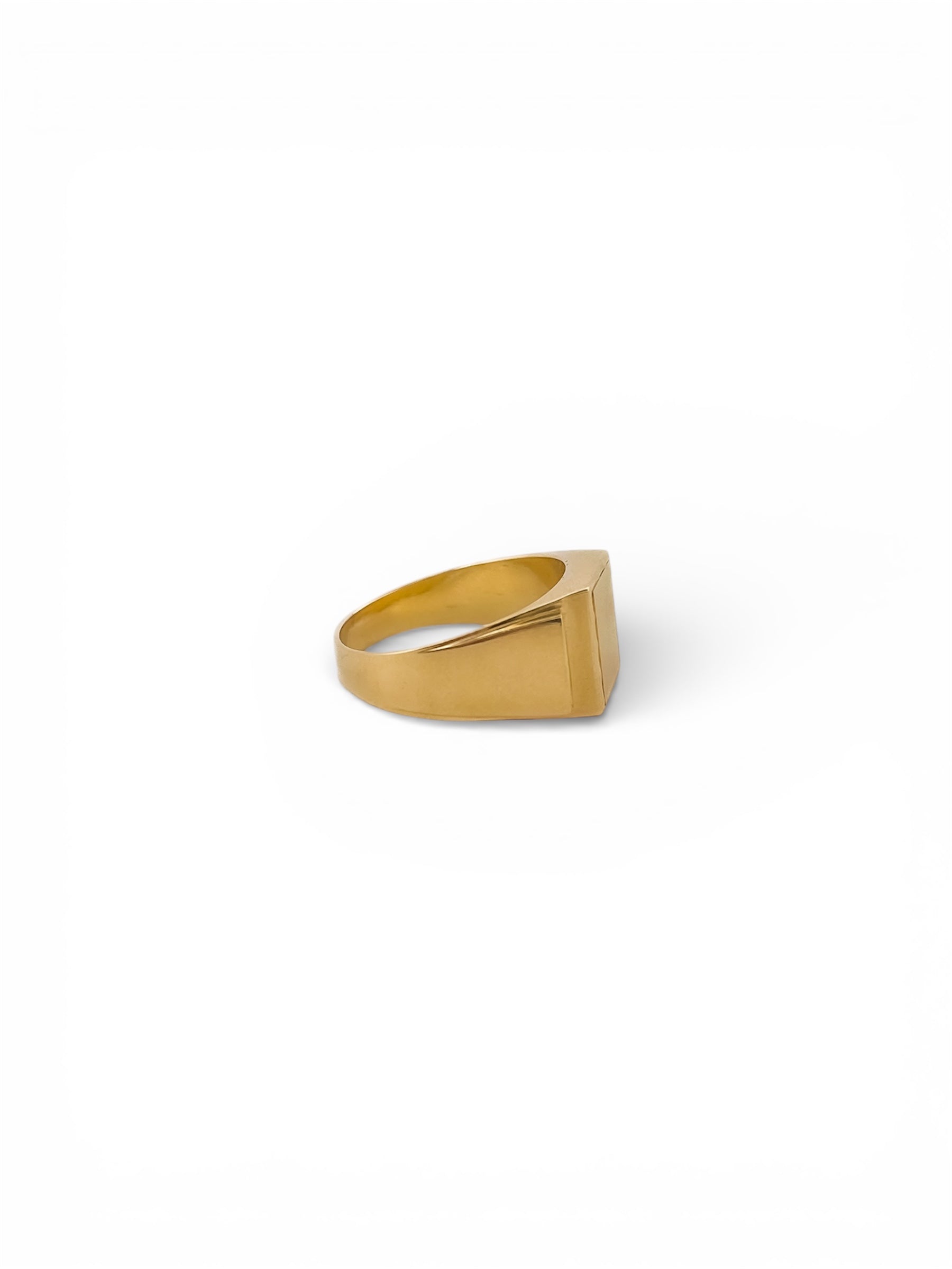 Comprar anillo tipo sello de oro amarillo de 18kt. Joyas de segunda mano y restauradas. Sellos de hombre de oor 18kt baratos.