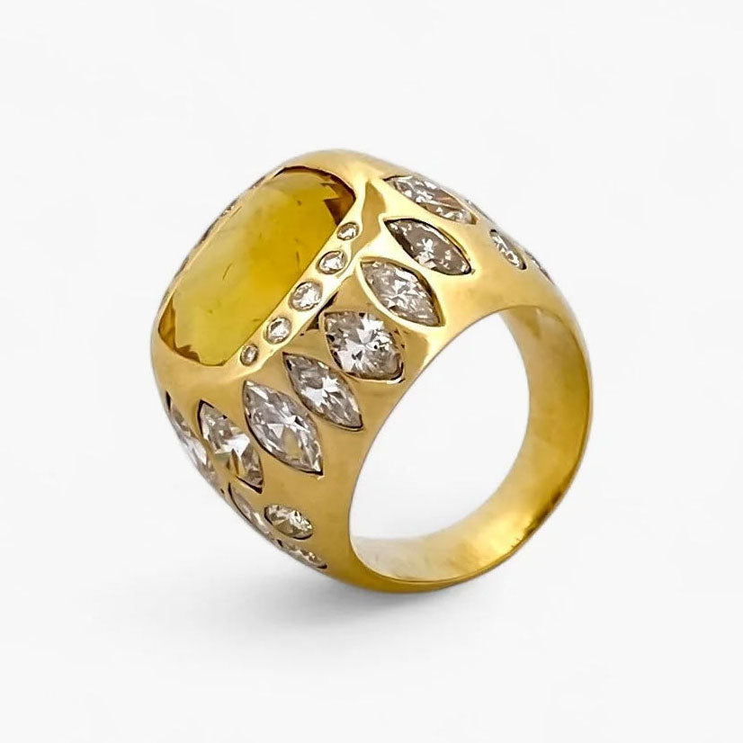Comprar anillo realizado en oro amarillo de 18kt con citrino central y diamantes talla brillante y marquesa alrededor de el y en los brazos. Envío GRATIS.