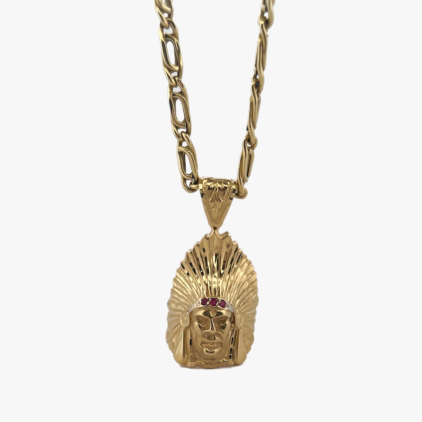 Comprar colgante medalla con cabeza de indio realizado en oro amarillo de 18kt con rubís. Colgantes de oro indios baratos. Pieza certificada y envío gratuito