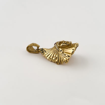 Comprar colgante medalla con cabeza de indio realizado en oro amarillo de 18kt con rubís. Colgantes de oro indios baratos. Pieza certificada y envío gratuito