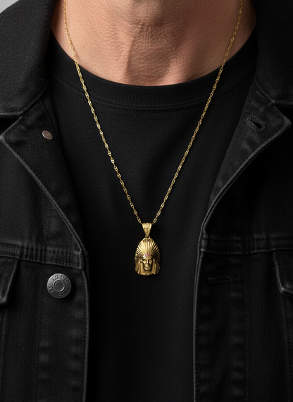 Comprar colgante medalla con cabeza de indio realizado en oro amarillo de 18kt con rubís. Colgantes de oro indios baratos.