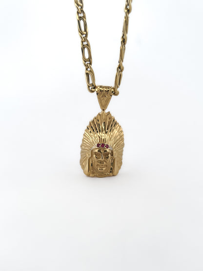Comprar colgante medalla con cabeza de indio realizado en oro amarillo de 18kt con rubís. Colgantes de oro indios baratos.