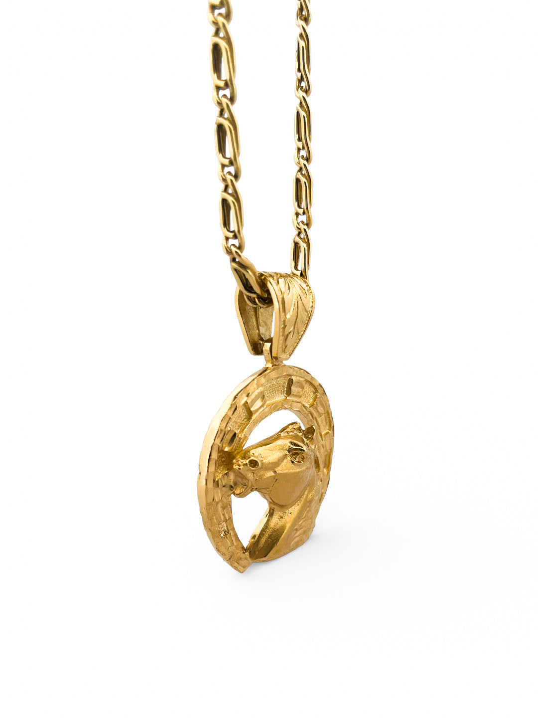 Comprar colgante medalla tipo herradura de caballo realizado en oro amarillo de 18kt. colgantes caballo y herradura de oro al mejor precio