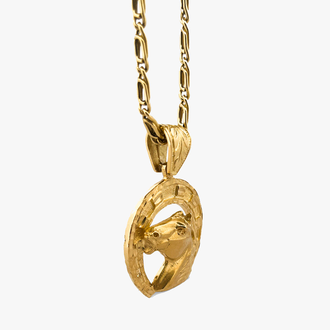 Comprar colgante medalla tipo herradura de caballo realizado en oro amarillo de 18kt. colgantes caballo y herradura de oro al mejor precio